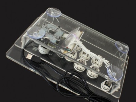 激しい操作も大丈夫。吸盤固定式のアクリルアーケードスティックが上海問屋から