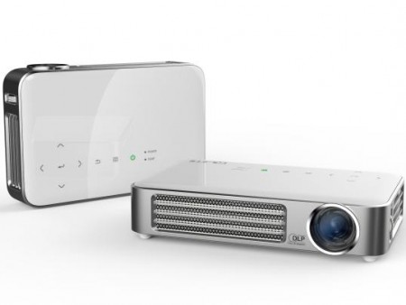 重量475g、輝度800ルーメンのモバイルLEDプロジェクター、アドトロン「QUMI Q6」