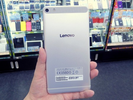 ほぼタブレット級な6 8インチの超大画面スマホ Lenovo Phab Plus が店頭に登場 エルミタージュ秋葉原