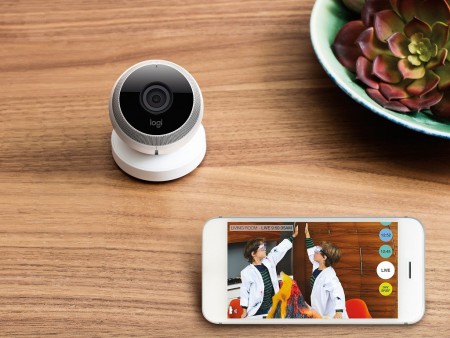外出先からスマホで映像が見られる、Logitechのホームカメラ「Logi Circle Portable Home Connection Camera」