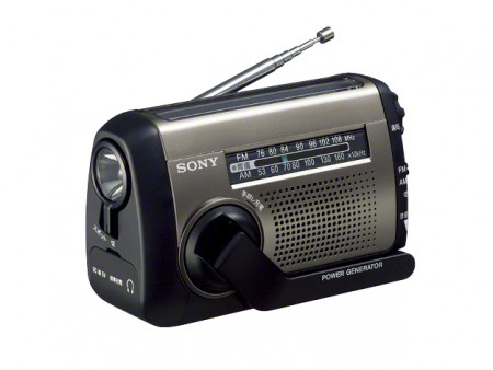 スマホの充電もできる手回し式FMラジオ、ソニー「ICF-B99 / ICF-B09」