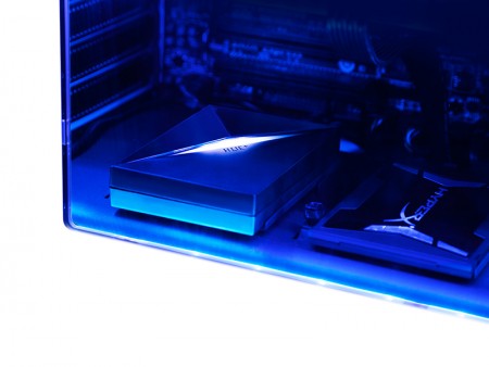 発光パターンやカラーを自由に変更できるLEDライティングキット、NZXT「Hue+」発表