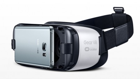 Galaxyスマホをhmd化できる Oculus共同開発のvrヘッドセット Gear Vr が99ドルで発売 エルミタージュ秋葉原