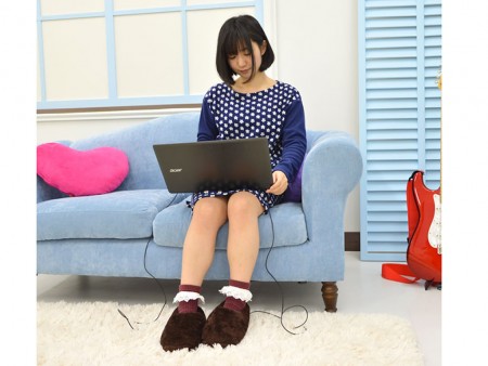 サイズは2種類。「ツマ先とカカトが温かい！USBデュアルヒータースリッパ」がサンコーから