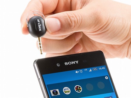 パスワード入力不要。イヤホンジャック接続の専用キーを使う、サンワダイレクトの「アプリロック」
