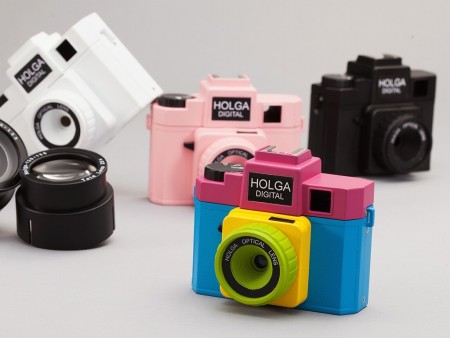 独特のレトロ風味な写真が撮れる、人気トイカメラのデジタル版「Holga Digital」が1月から発売