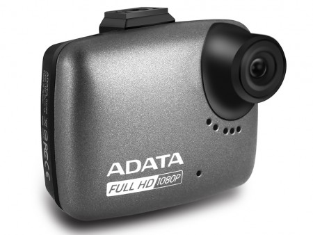 ADATA、フルHD画質で1120分の録画に対応するドライブレコーダー「RC300」12月中旬発売
