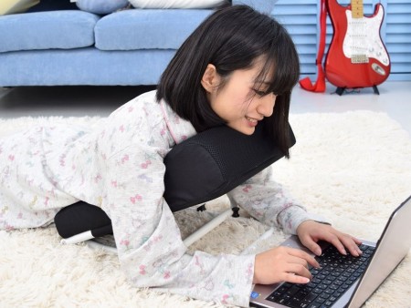 ずっと快適にグータラするために。調整機能が進化した「うつぶせ寝