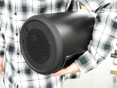 これは売れそう。発売前から話題の円柱形Mini-ITXケース「黒鼓（Kuro