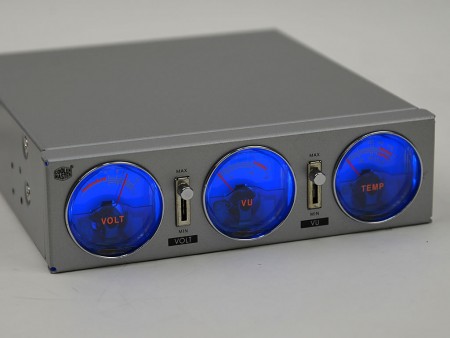 3連アナログメーター搭載、Cooler Master「Musketeer」の新品未開封品