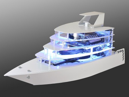 今年のデザインモデルはヨット！？思わず水に浮かべてみたくなる、Lian LiのMini-ITXケース「PC-Y6」