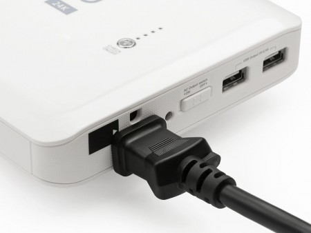 ノートPCや家電も動かせる、24,000mAhの大容量モバイルバッテリー「enerpad」が今月発売