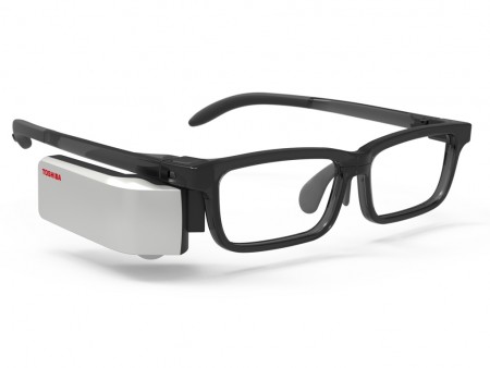 視界を遮らずにデータを表示できるメガネ型ウェアラブル端末、東芝「Wearvue」
