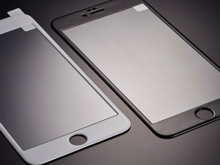 iPhoneの曲面部分もフルカバー、落としても“角割れ”しない立体成型ガラスがトリニティから発売