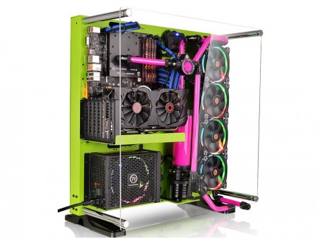 Thermaltakeの壁掛けケース「Core P5」にグリーンのカラバリモデルが登場