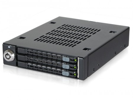 3.5インチベイに3台の2.5インチドライブを収納できるリムーバブルケージがICYDOCKから