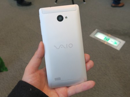 VAIO、安曇野FINISHのWindows 10 Mobileスマホ「VAIO Phone Biz」4月発売