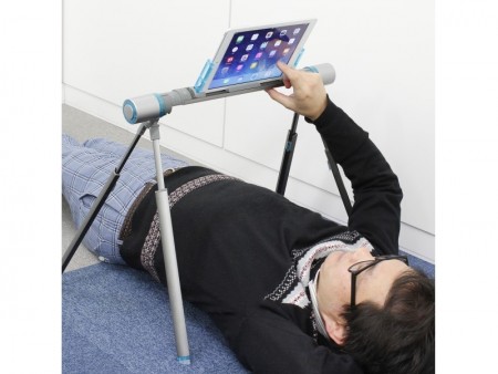 オフはグータラしたい人へ。スマホ・タブレット両対応の「ごろ寝スタンド」が上海問屋から