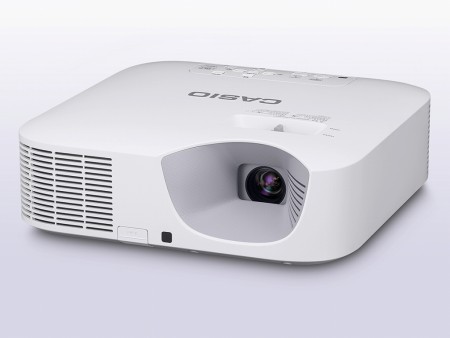 最大輝度までわずか5秒。待たずに使える「ハイブリッド光源」プロジェクターがカシオから