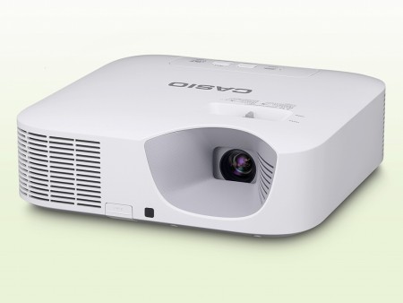 最大輝度までわずか5秒。待たずに使える「ハイブリッド光源」プロジェクターがカシオから
