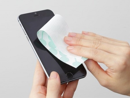 暖かみのある“土佐和紙”採用、実は拭き取り性能もスゴイ「和紙で作ったスマホクリーナー」がエレコムから