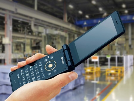 あえてカメラ「なし」。情報漏えいを防ぐビジネス向けカメラレスケータイ、シャープ「SH-03H」