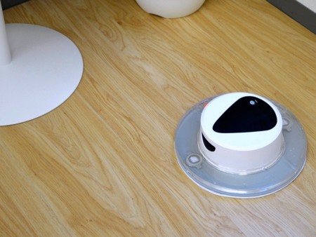 床掃除はおまかせ。水拭きもできるお掃除ロボット「水ブキーナー」サンコーから発売開始