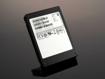 Samsung、史上最大“15.36TB”の2.5インチSSD「PM1633a」シリーズ出荷開始