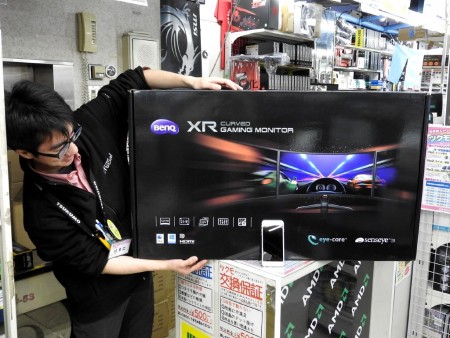 曲面湾曲モニター 2,000Rの湾曲率がキモの35型曲面ゲーミング液晶ディスプレイ