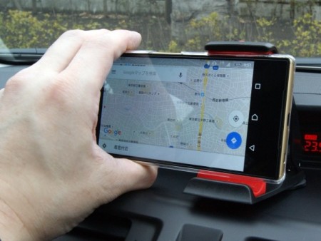 片手でサッと取り付けできる、クリップ型車載スマホホルダーが上海問屋から発売