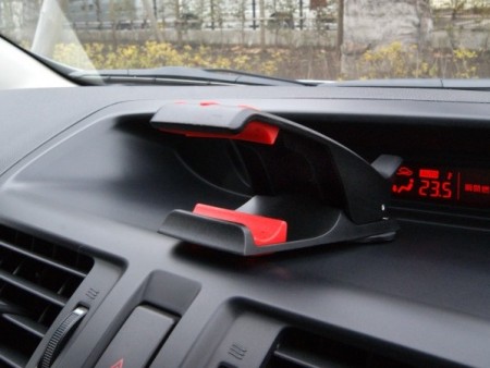 片手でサッと取り付けできる、クリップ型車載スマホホルダーが上海問屋から発売