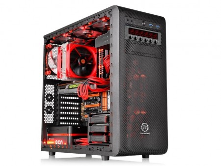 PCを鮮やかに彩る、16色のマルチカラー表示に対応。Thermaltakeの新型ファンコン「Commander F6 RGB」が今週発売