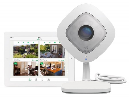 クラウドサーバーと連携するWi-Fiカメラ、ネットギア「Arlo Q」4月中旬発売