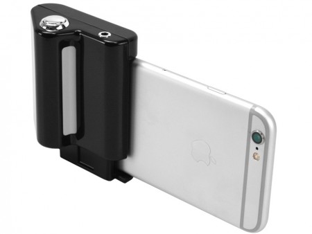 スペックコンピュータ、iPhoneをデジカメ風に使えるシャッター内蔵グリップ「Snappy」