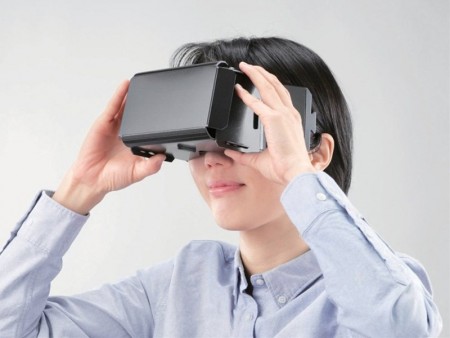仮想空間に没入できるVRヘッドセット「ボッツニュー Lite」など、スマホ用電子ガジェットがエレコムから