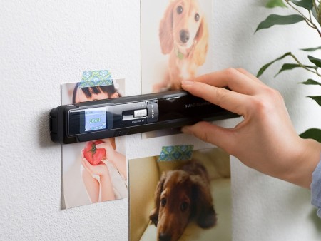 スキャン画像をその場で確認。LED液晶搭載ハンディスキャナーがサンワダイレクトから