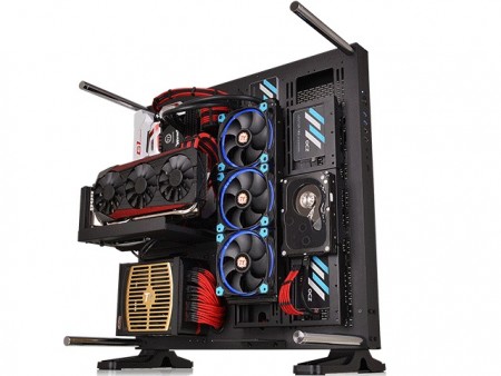 Thermaltake、「Core P5」にオールインワン水冷やドライブを“カッコよく”設置できるブラケット発売