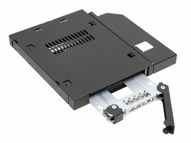 スリムドライブベイを有効活用。2.5インチ1台を格納できるリムーバブル