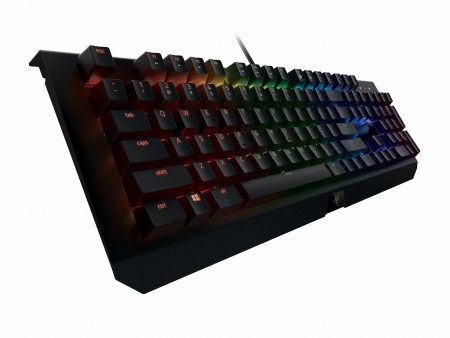 より省スペースかつ重厚になった、独自スイッチ搭載のメカニカルキーボード「BlackWidow X Chroma」がRazerから