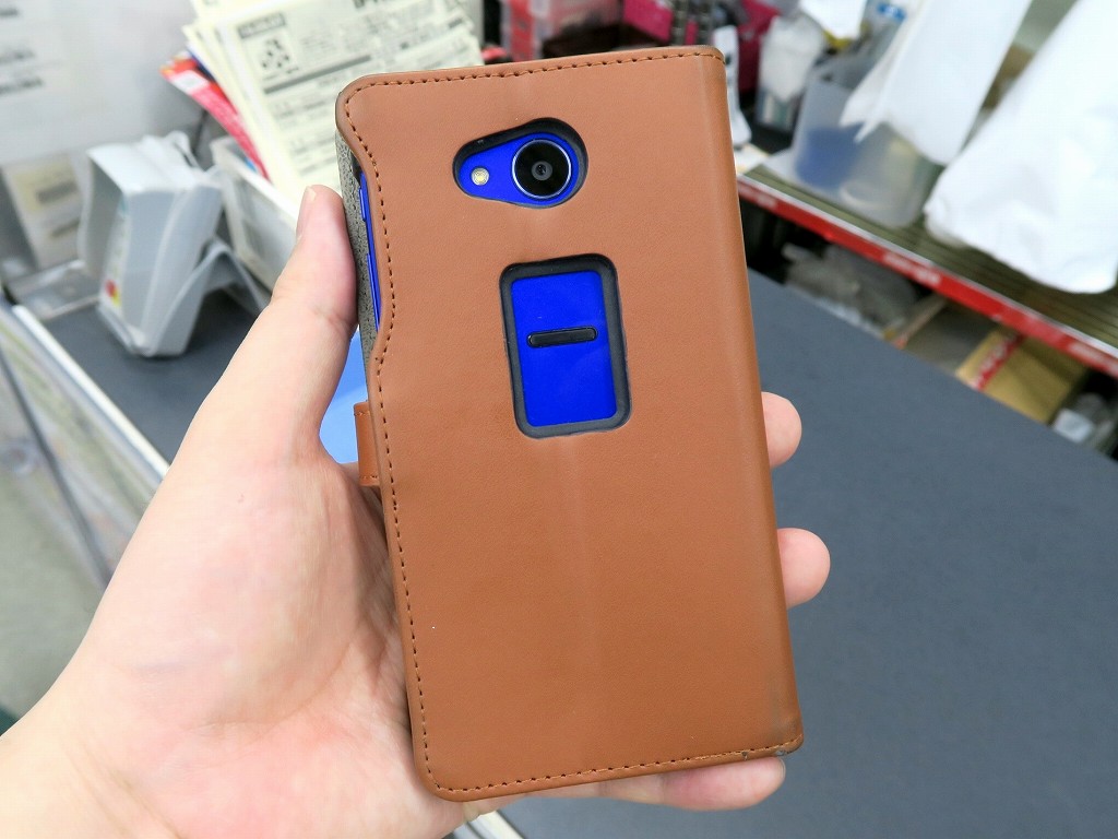 シャープ「AQUOS ZETA SH-01H」