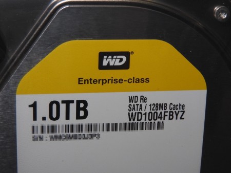 WD Gold」シリーズの弟分。データセンター向けHDD「WD Re」の1/2TB