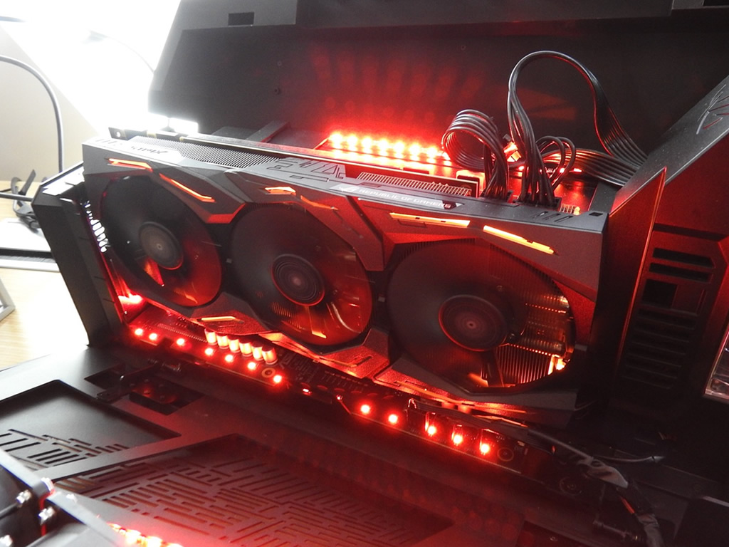 COMPUTEX】GeForce GTX 1080をぶち込んだ外付けBOX、ASUS「ROG XG