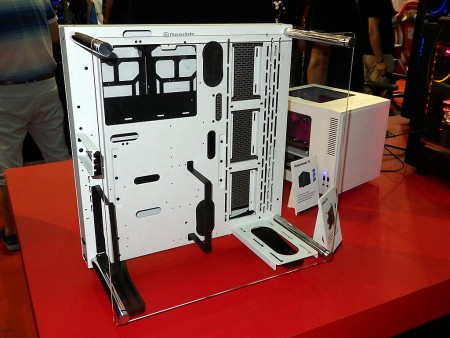 Computex 壁掛けがより現実的に オープンフレームpcケース Core P3 は絶対に売れる エルミタージュ秋葉原