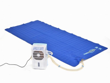 ほてった体全体を水流で冷やす。水が循環する快眠マットレスがサンコーから発売