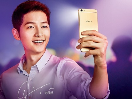 狭額縁ディスプレイに強力インカメラ搭載。中国BBK、iPhone似デザインの新型スマホ「Vivo X7」リリース