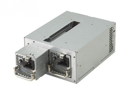 ATX互換のホットスワップ対応80PLUS GOLDリダンダント電源、FSP「FSP700-70RGHBE1」