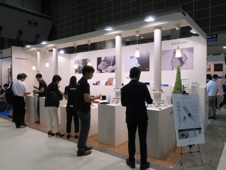 Isot 人間が触れると通電 刻印を照らしだす 光るハンコ プロジェクタースタンプ エルミタージュ秋葉原