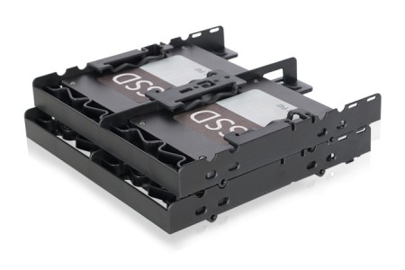 2.5インチドライブを4台内蔵できる5.25インチベイアダプタ、ICYDOCK「FLEX-FIT Quattro」