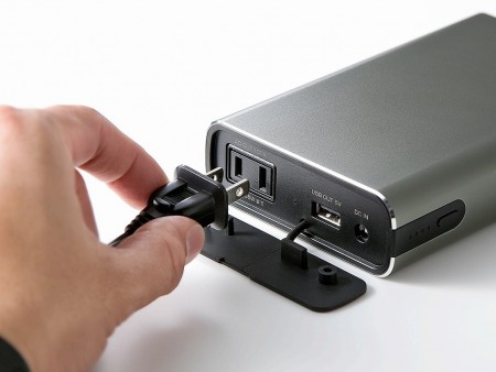 ノートPCや家電に給電できる、スマホサイズのAC対応モバイルバッテリーがサンワダイレクトから