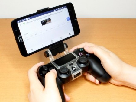 PS4・PS3コントローラがスマホのゲームパッドに。手軽に使える合体用ホルダーが上海問屋から発売